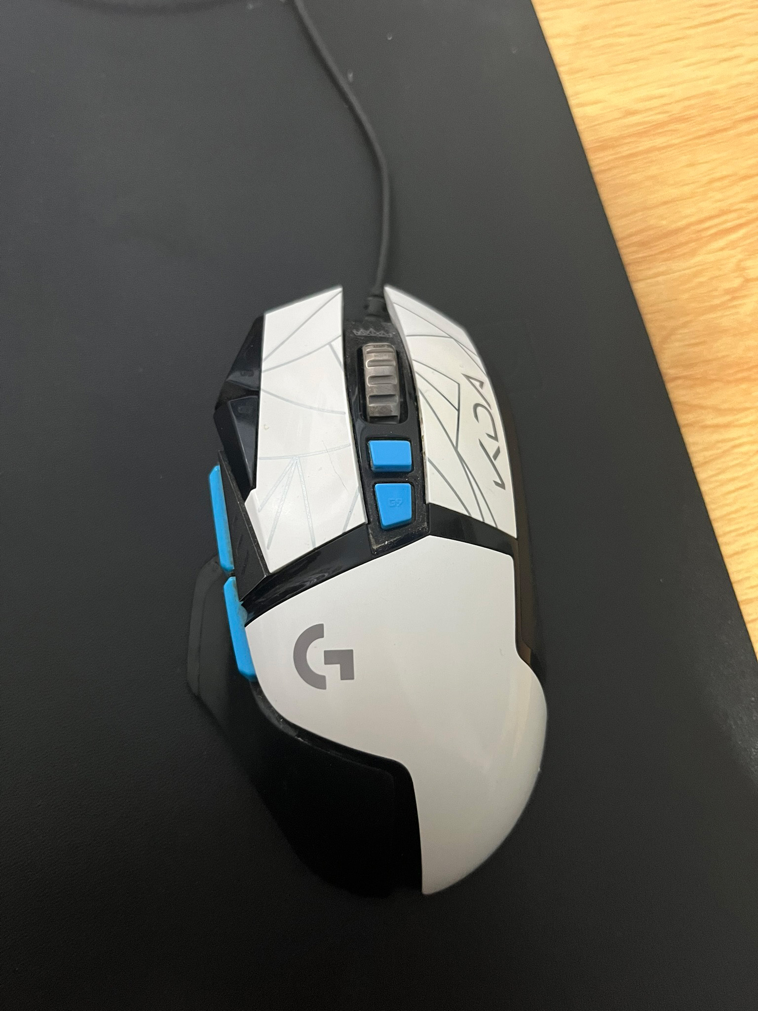 Logitech G502 KDA Edition mouse
